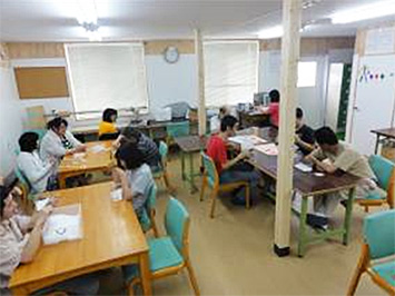 受注軽作業(ボールペンの組立て等)を行うグループ