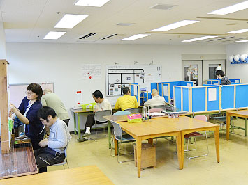 個別作業を中心としたグループ